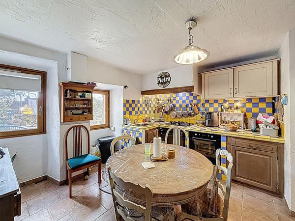 Maison Grasse Saint-Antoine 7 pièce(s) 202 m2 - 1518 m2 - 5 Chambres, terrain plat et au calme absolu