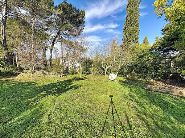 Maison Grasse Saint-Antoine 7 pièce(s) 202 m2 - 1518 m2 - 5 Chambres, terrain plat et au calme absolu