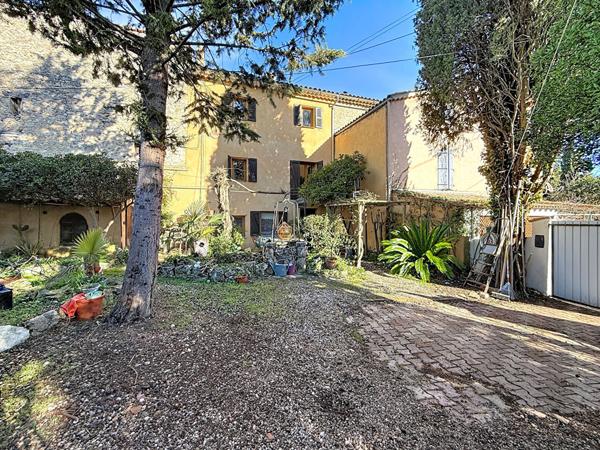 Maison Grasse Saint-Antoine 7 pièce(s) 202 m2 - 1518 m2 - 5 Chambres, terrain plat et au calme absolu