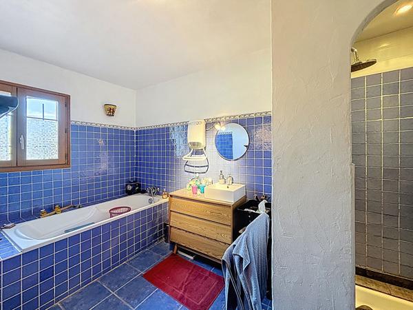 Maison Grasse Saint-Antoine 7 pièce(s) 202 m2 - 1518 m2 - 5 Chambres, terrain plat et au calme absolu