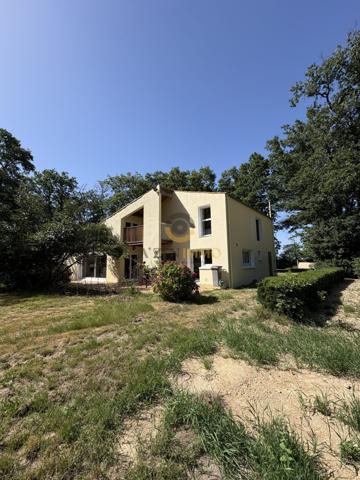 Maison d'architecte sur une propriété de 5000 m2