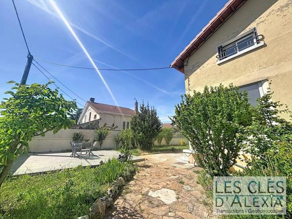 MAISON FAMILIALE DE 120 M² AVEC GARAGE ET SOUS-SOL COMPLET