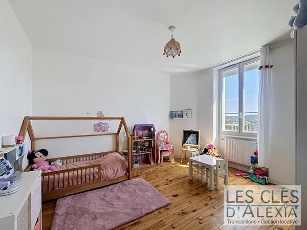 MAISON FAMILIALE DE 120 M² AVEC GARAGE ET SOUS-SOL COMPLET