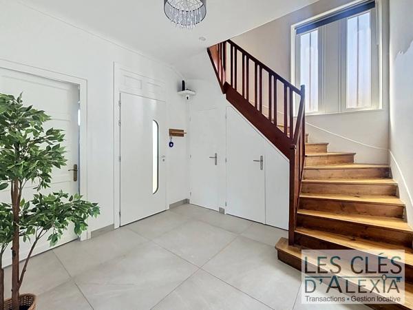 MAISON FAMILIALE DE 120 M² AVEC GARAGE ET SOUS-SOL COMPLET