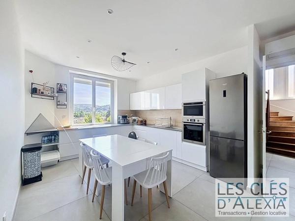MAISON FAMILIALE DE 120 M² AVEC GARAGE ET SOUS-SOL COMPLET