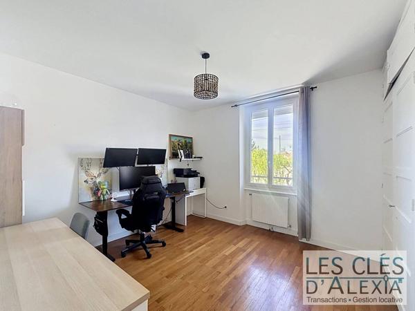 MAISON FAMILIALE DE 120 M² AVEC GARAGE ET SOUS-SOL COMPLET