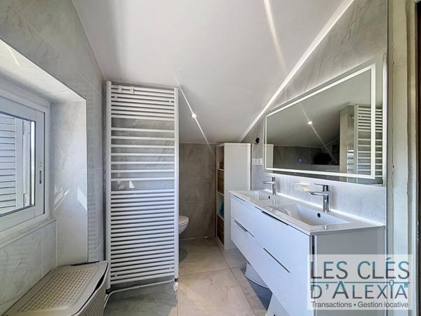 MAISON FAMILIALE DE 120 M² AVEC GARAGE ET SOUS-SOL COMPLET