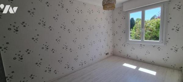 Maison avec terrain et dépendance