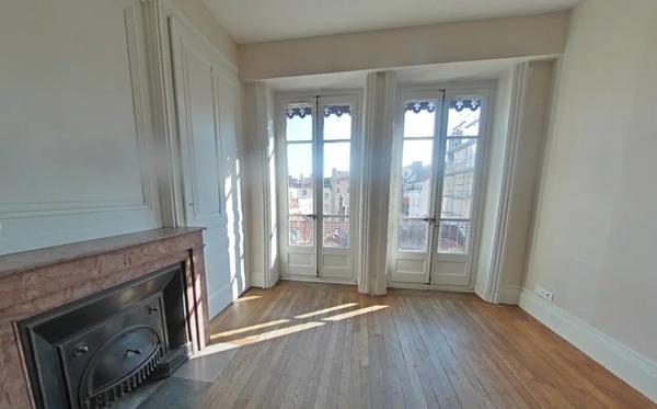 APPARTEMENT T2 A LOUER - LYON 7EME ARRONDISSEMENT Pasteur 50.09 m 2 930 € charges comprises par mois