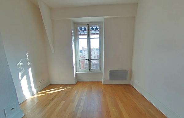 APPARTEMENT T2 A LOUER - LYON 7EME ARRONDISSEMENT Pasteur 50.09 m 2 930 € charges comprises par mois