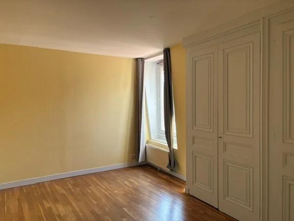 APPARTEMENT T5 A LOUER - LYON 6EME ARRONDISSEMENT Moliere 105.97 m 2 1 720 € charges comprises par mois