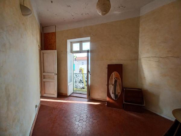 Un appartement  au 1er -2 chambres-balcon-terrasse-