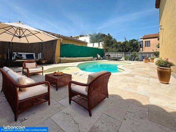 Six Fours centre ville. Maison T6 de 122 m² avec garage de 20 m² sur 507 m² terrain