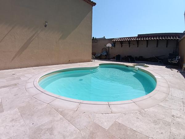 Six Fours centre ville. Maison T6 de 122 m² avec garage de 20 m² sur 507 m² terrain