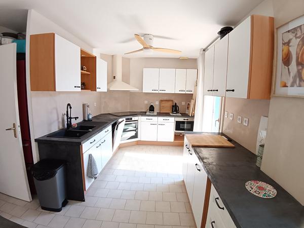 Six Fours centre ville. Maison T6 de 122 m² avec garage de 20 m² sur 507 m² terrain