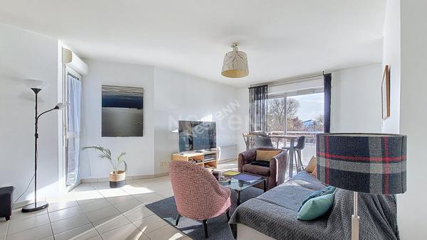 Orvault Haute Vallée/Praudière : En vente ! Appartement T3 2 chambres de 67 m² à proximité de toutes les commodités / dernier étage terrasse / ascenseur / Garage double