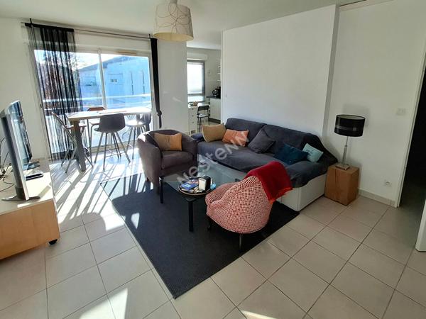 Orvault Haute Vallée/Praudière : En vente ! Appartement T3 2 chambres de 67 m² à proximité de toutes les commodités / dernier étage terrasse / ascenseur / Garage double
