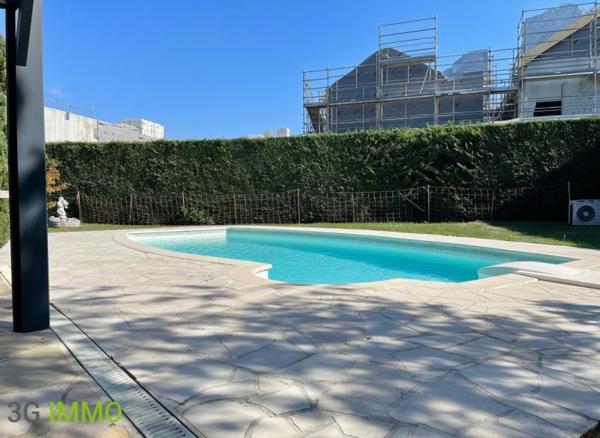 Vente / Maison de plain-pied à Saint-Pierre-en-Faucigny (74800)