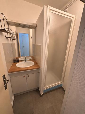 Studio meublé de 27 m² situé à Saint-Jean-de-la-Ruelle avec balcon et parkings