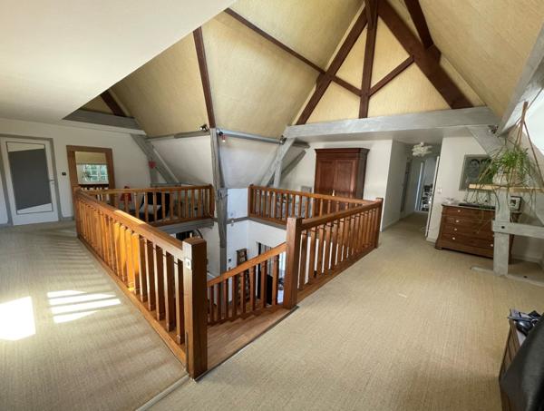 Maison
                                                                                                                                                                                                                                                                                                                        8 pièce(s)                                                                                                                                                                                                          5 chambre(s)                                                                                                                                                                                                          300  m²