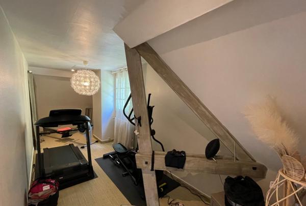 Maison
                                                                                                                                                                                                                                                                                                                        8 pièce(s)                                                                                                                                                                                                          5 chambre(s)                                                                                                                                                                                                          300  m²