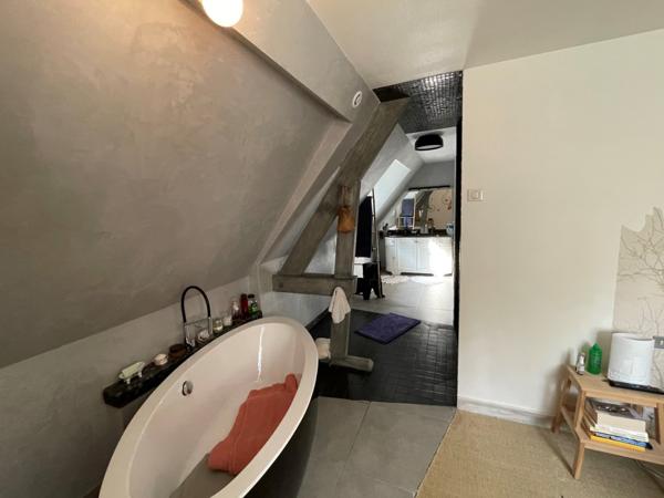Maison
                                                                                                                                                                                                                                                                                                                        8 pièce(s)                                                                                                                                                                                                          5 chambre(s)                                                                                                                                                                                                          300  m²