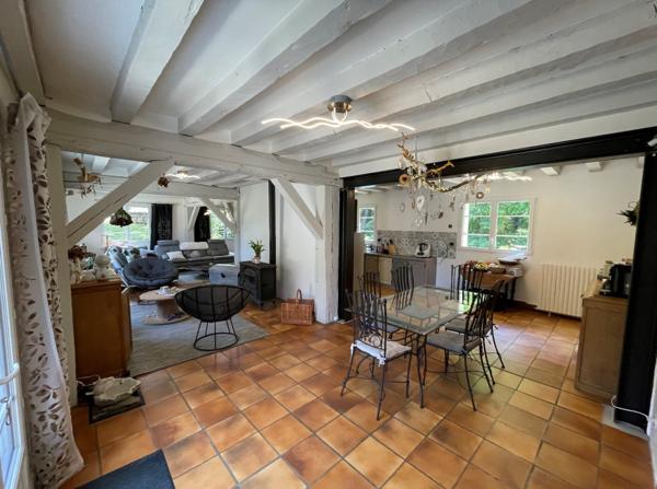 Maison
                                                                                                                                                                                                                                                                                                                        8 pièce(s)                                                                                                                                                                                                          5 chambre(s)                                                                                                                                                                                                          300  m²