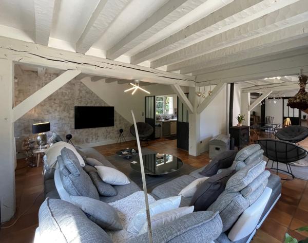 Maison
                                                                                                                                                                                                                                                                                                                        8 pièce(s)                                                                                                                                                                                                          5 chambre(s)                                                                                                                                                                                                          300  m²