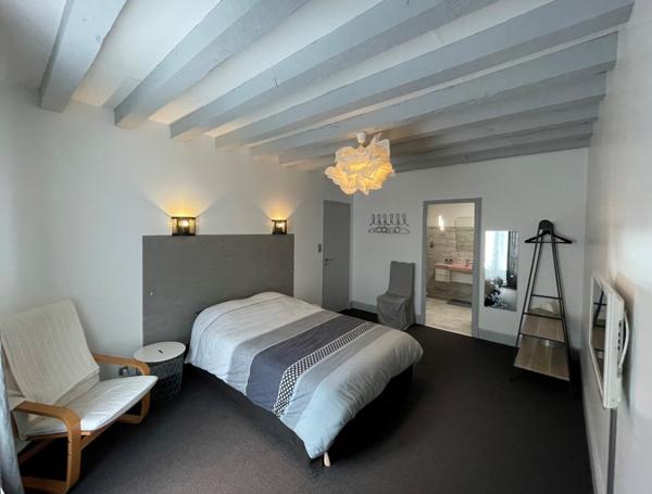 Maison
                                                                                                                                                                                                                                                                                                                        8 pièce(s)                                                                                                                                                                                                          5 chambre(s)                                                                                                                                                                                                          300  m²