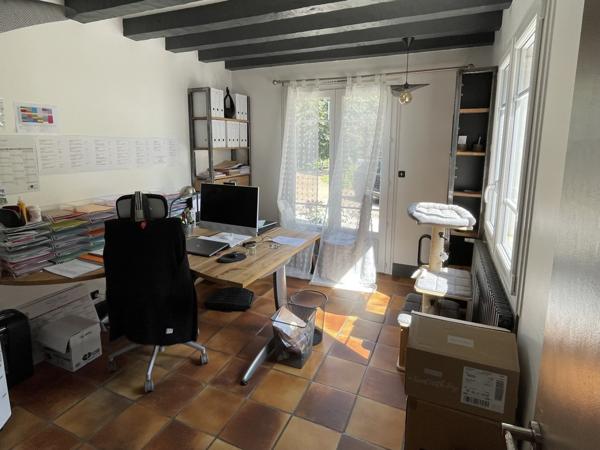 Maison
                                                                                                                                                                                                                                                                                                                        8 pièce(s)                                                                                                                                                                                                          5 chambre(s)                                                                                                                                                                                                          300  m²