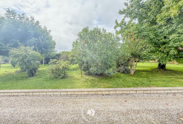 Le Taillan-Médoc (33320) TERRAIN À BÂTIR - 1ERE LIGNE - LIBRE DE CONSTRUCTEUR