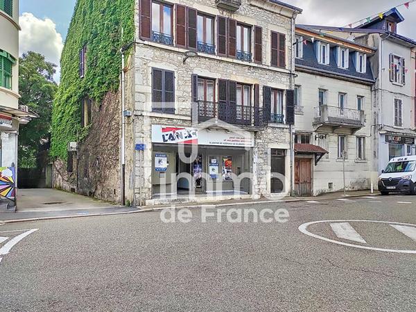 Local commercial Oyonnax 98.72 m2