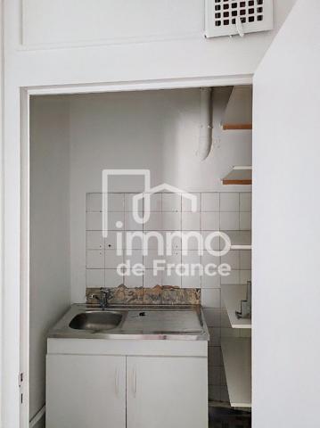 Local commercial Oyonnax 98.72 m2