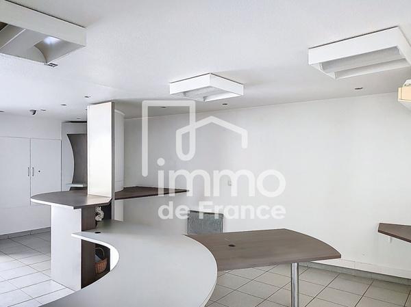 Local commercial Oyonnax 98.72 m2