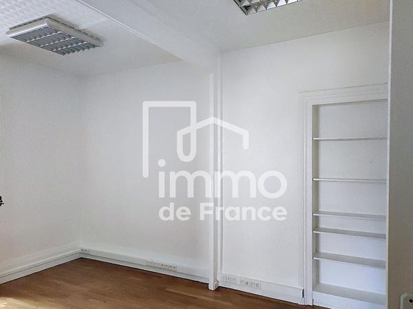 Local commercial Oyonnax 98.72 m2