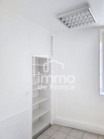 Local commercial Oyonnax 98.72 m2