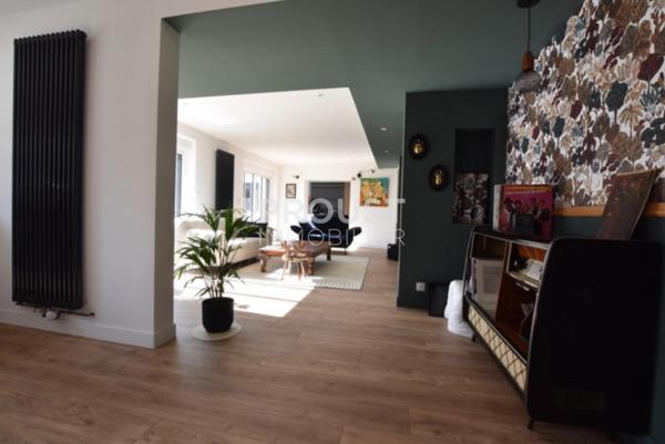 Niort proche gare, maison 5 chambres, jardin avec piscine.
