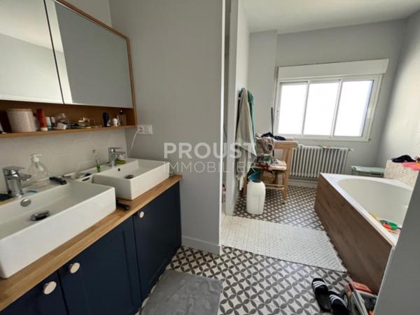 Niort proche gare, maison 5 chambres, jardin avec piscine.