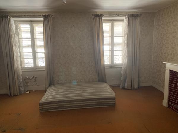 Paulhaguet (43230) MAISON 6 PIECES 160 M2 A RENOVER