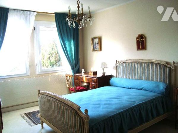 Maison à vendre à PONTIVY (56300), Morbihan (56), située dans le coeur du centre-ville, proche ...