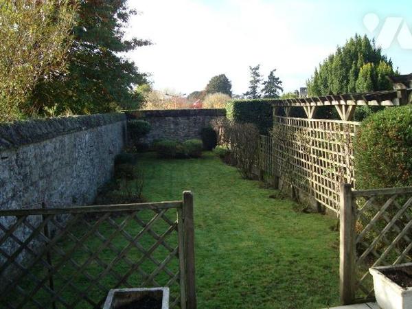 Maison à vendre à PONTIVY (56300), Morbihan (56), située dans le coeur du centre-ville, proche ...