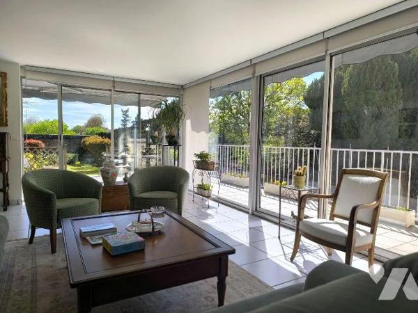 Maison à vendre à PONTIVY (56300), Morbihan (56), située dans le coeur du centre-ville, proche ...