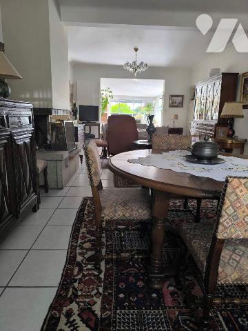 Maison à vendre à PONTIVY (56300), Morbihan (56), située dans le coeur du centre-ville, proche ...