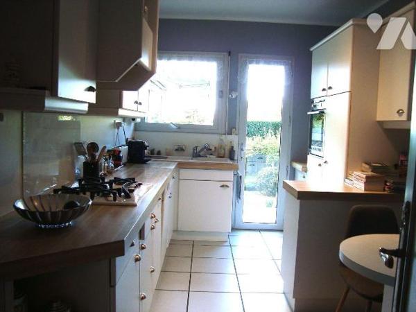 Maison à vendre à PONTIVY (56300), Morbihan (56), située dans le coeur du centre-ville, proche ...