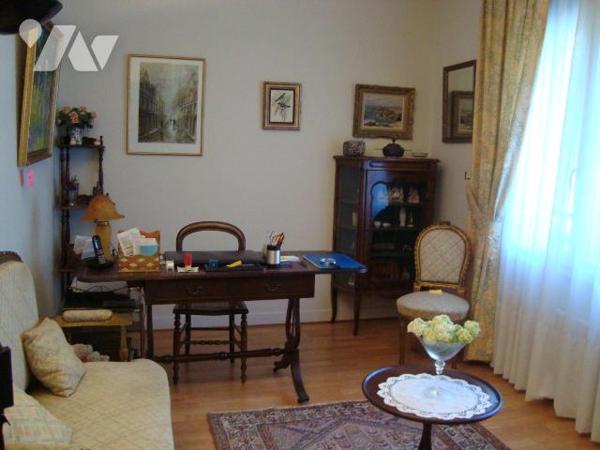 Maison à vendre à PONTIVY (56300), Morbihan (56), située dans le coeur du centre-ville, proche ...