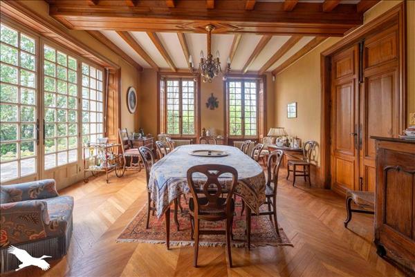 Maison à vendre |  Jonzac |  9 pièces | 277 m²