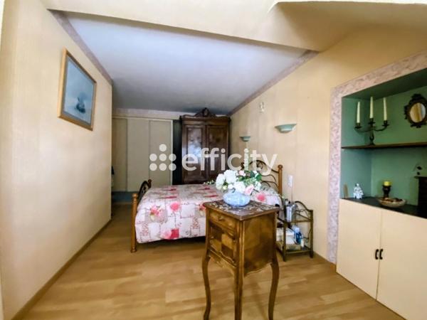 Maison
         5 pièces
        - 98 m² Exclusivité 240 000 € *