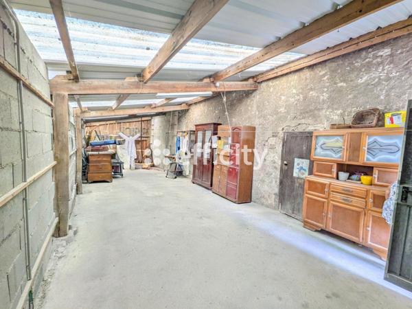 Maison
         5 pièces
        - 98 m² Exclusivité 240 000 € *