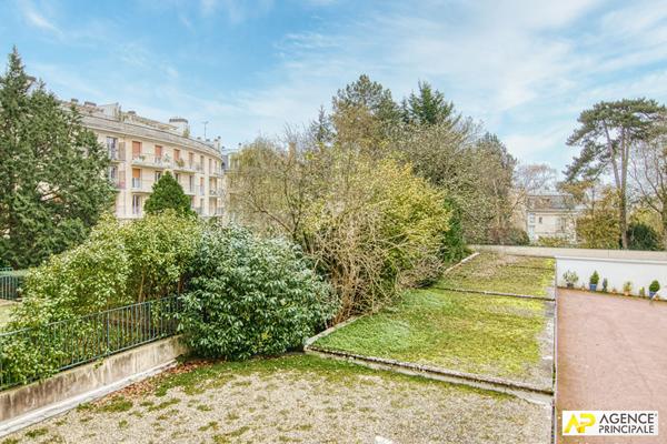 Versailles Notre-Dame Ermitage- Appartement 5 pièces 80 m² situé au 1er étage avec cave et box €539 000 ** - Référence 25152