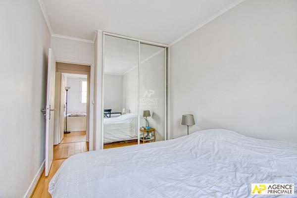 Versailles Notre-Dame Ermitage- Appartement 5 pièces 80 m² situé au 1er étage avec cave et box €539 000 ** - Référence 25152